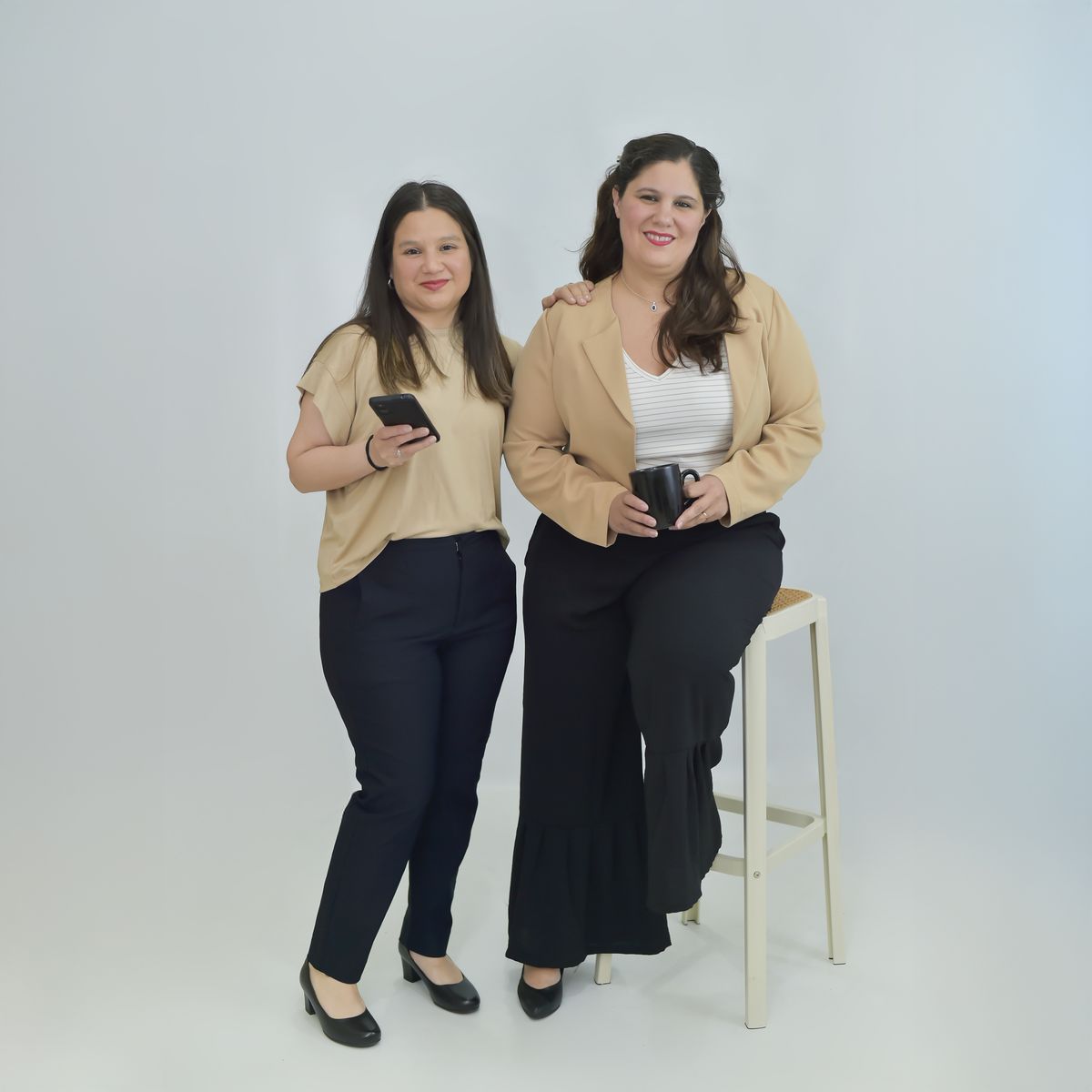 Fatima y Cintia, cofundadoras de Eureka AyC, trabajando juntas